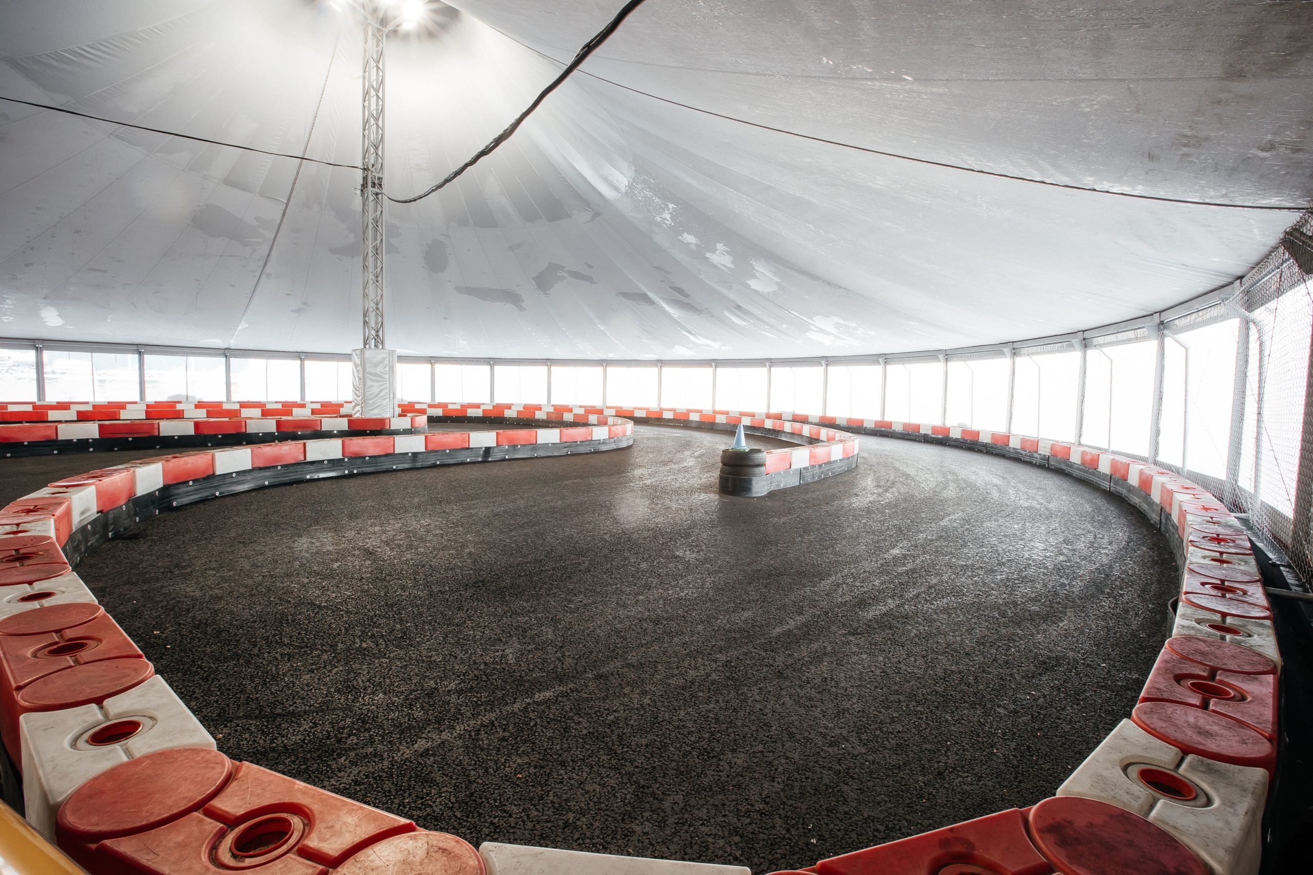 Компанией друзей