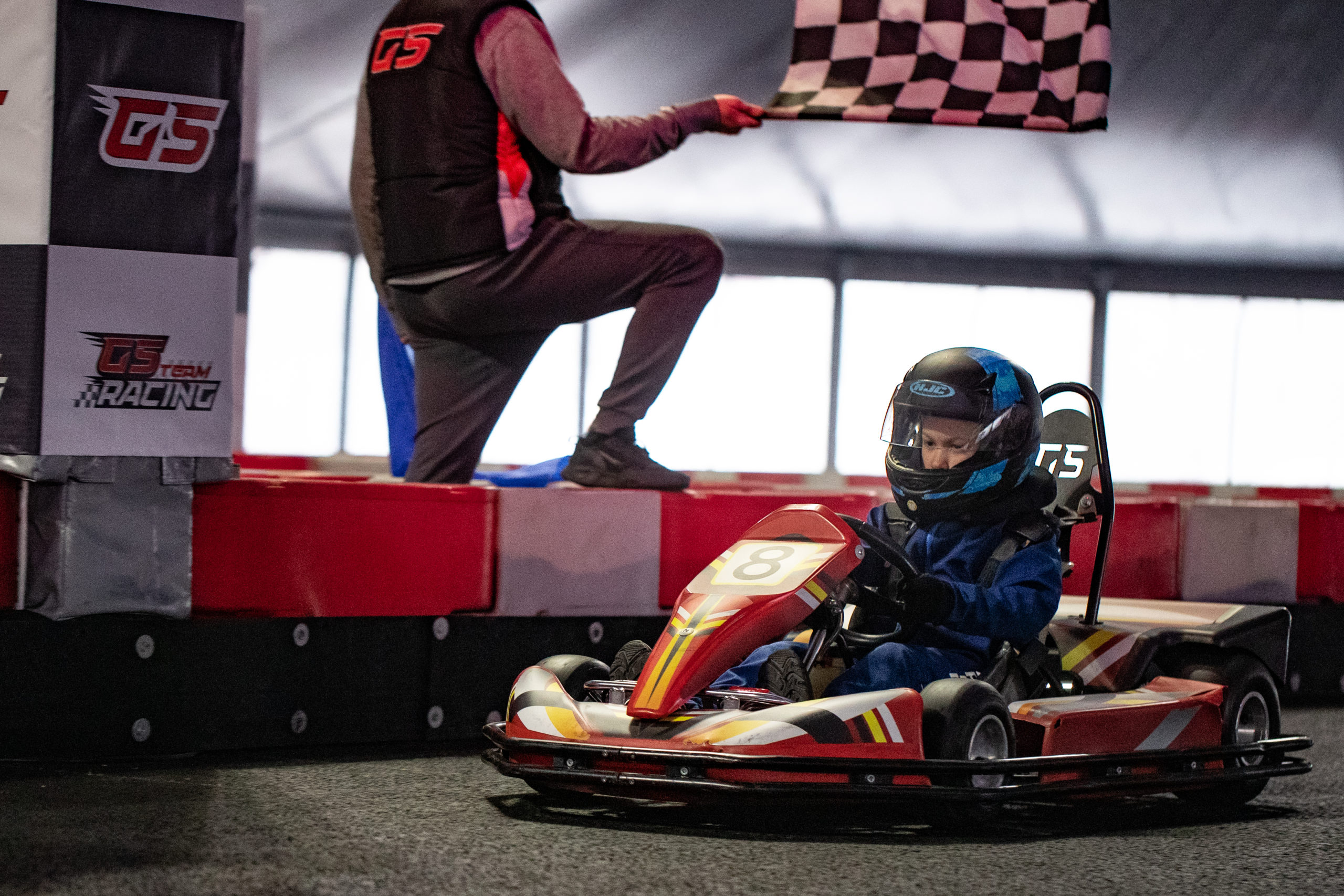 Школа картинга для детей: путь от первого заезда до соревнований